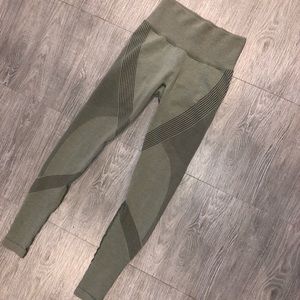 Green Lululemon Contour Leggings Size 4